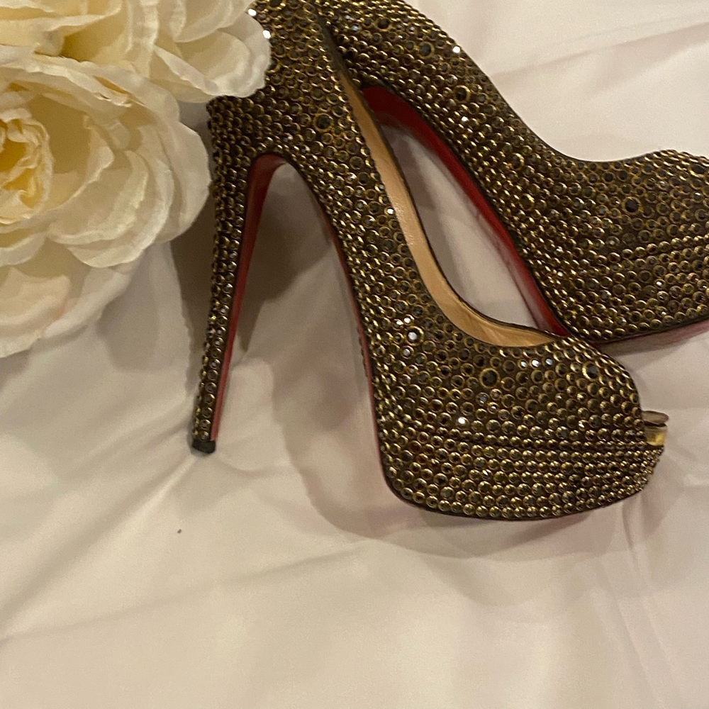 Red bottoms! Christian Lou! Good condition!!!